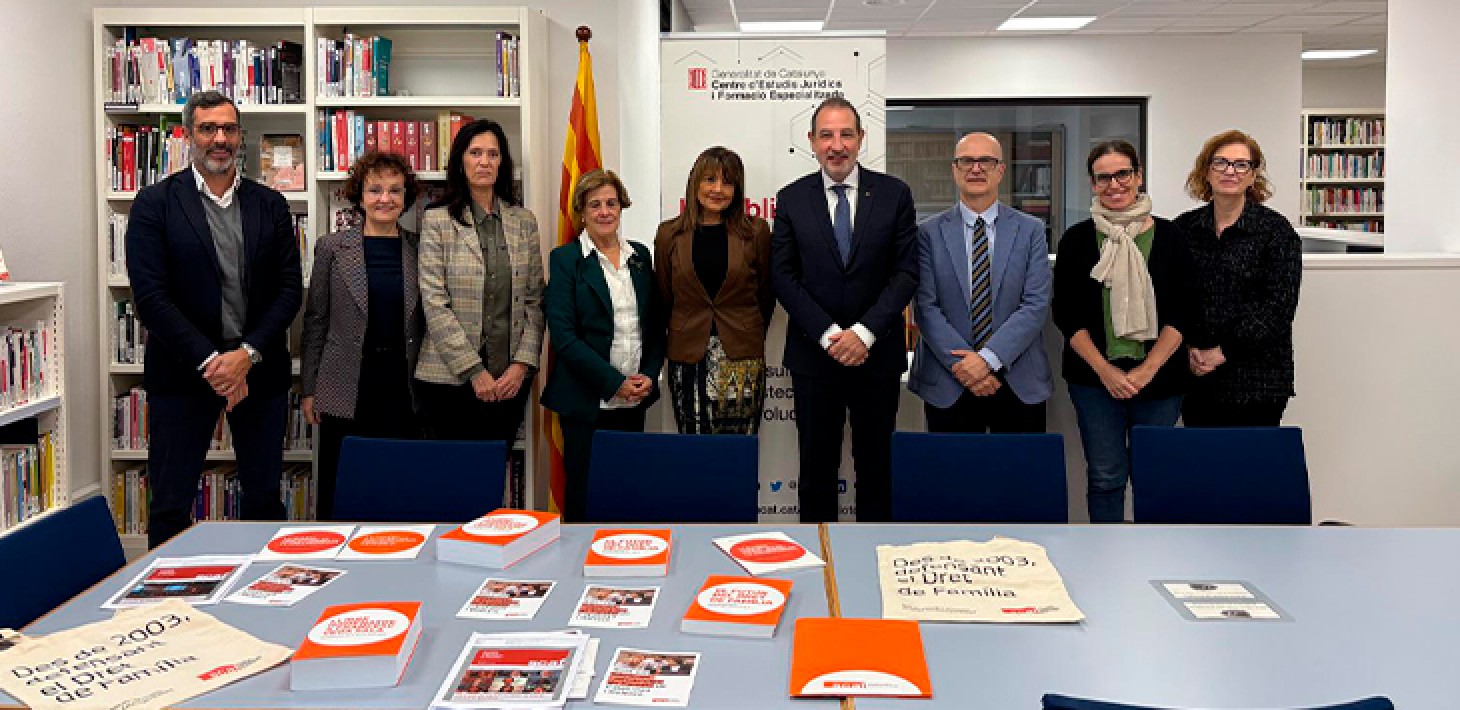 La SCAF dona ejemplares de sus publicaciones a la Biblioteca del CEJFE ...