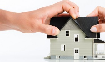 Resolucions judicials sobre dret d'ús de l’habitatge familiar: fermesa de la resolució, no inscripció prèvia del divorci, no és precís establir termini d’ús si hi ha fills menors